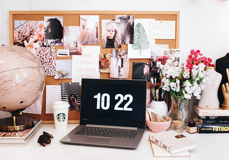 quadro com fotos no escritório