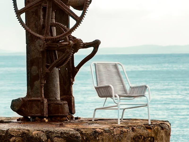 Cadeira branca de Mauricio Arruda