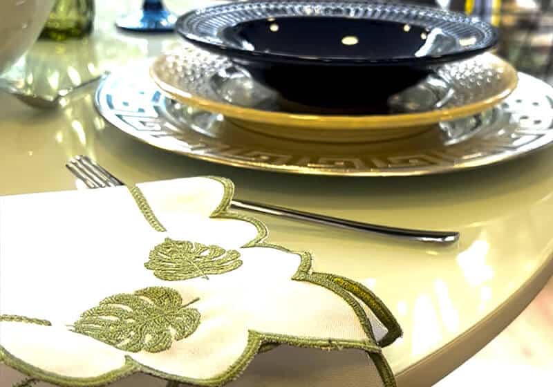 Guardanapo de pano bordado com flores