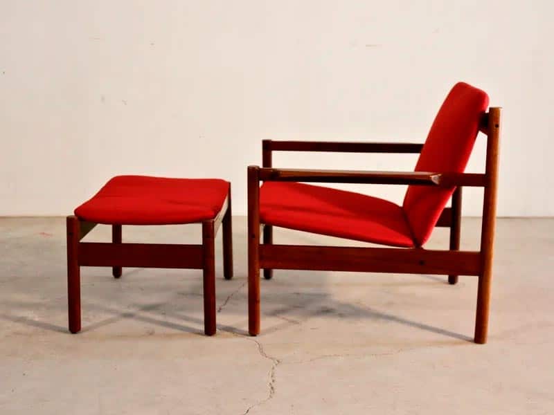 Poltrona Ouro Preto Estofada Vermelha de Michel Arnoult