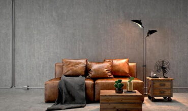 sala com decoração industrial e sofá de couro natural