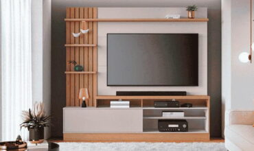 rack com painel em sala pequena