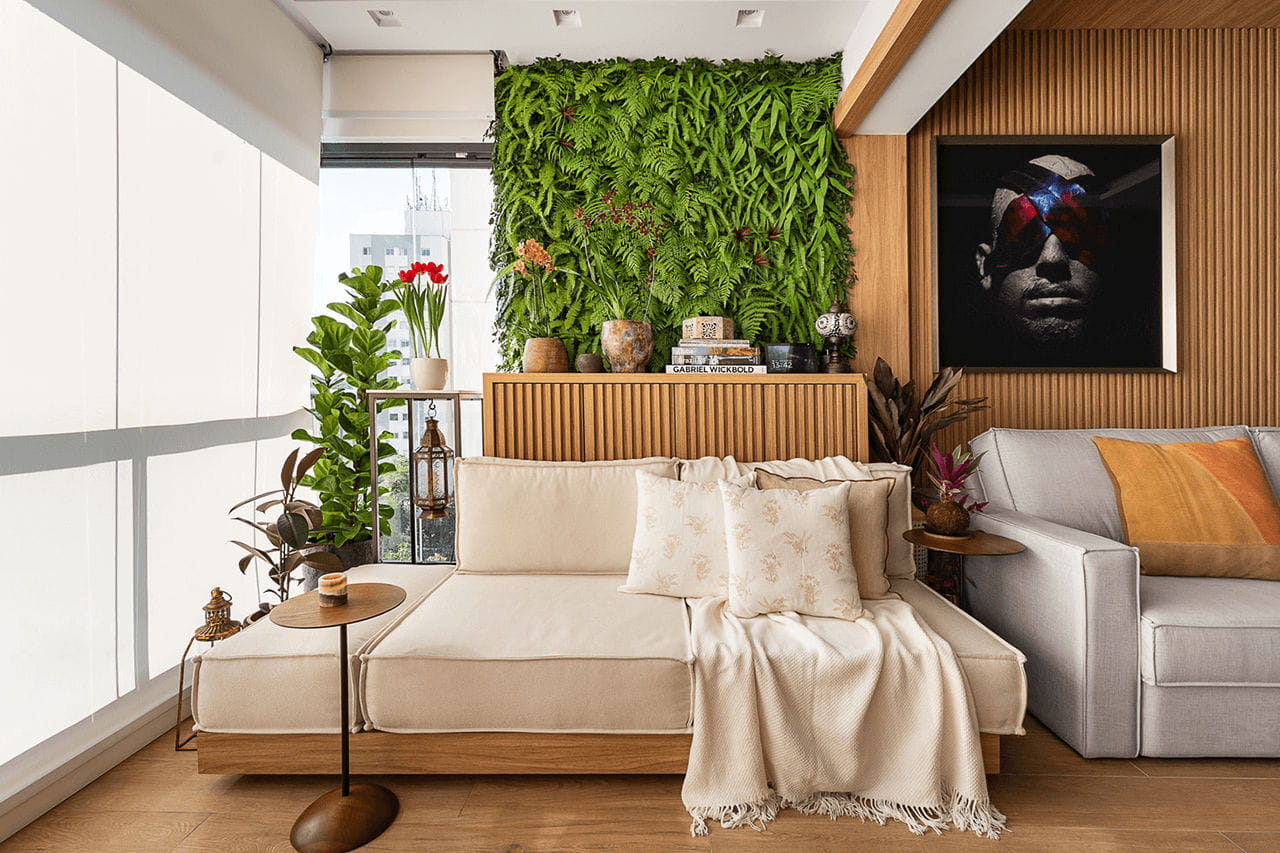 living com tons amadeirados e marrons