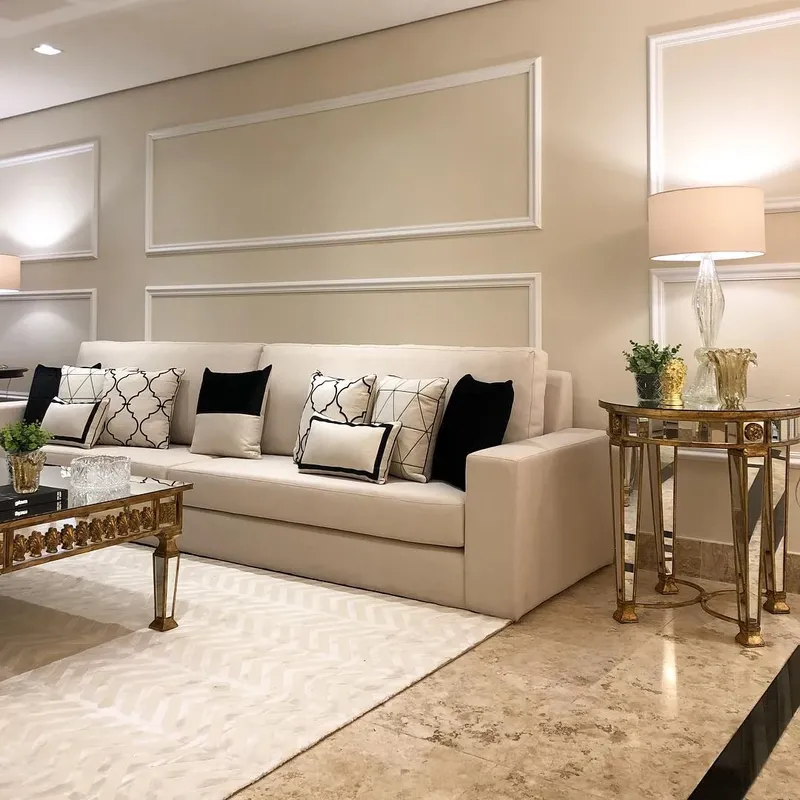 sala de estar com decoração sofistica com tons terrosos mais claros