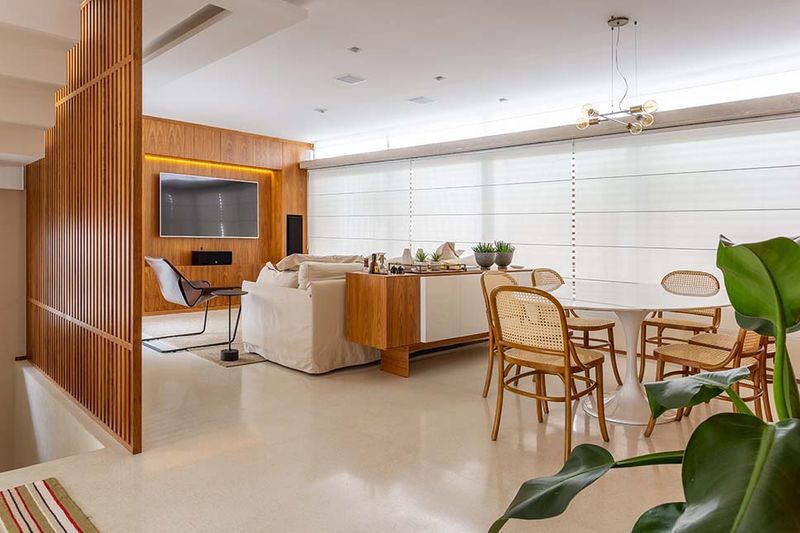 casa decorada com detalhes marrom na paleta de cores