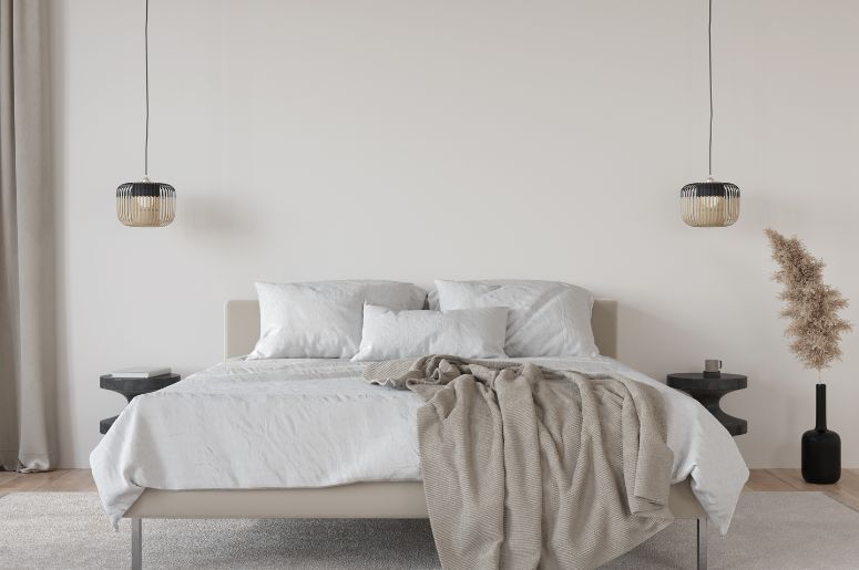 Quarto moderno com cama e luminárias elegantes.