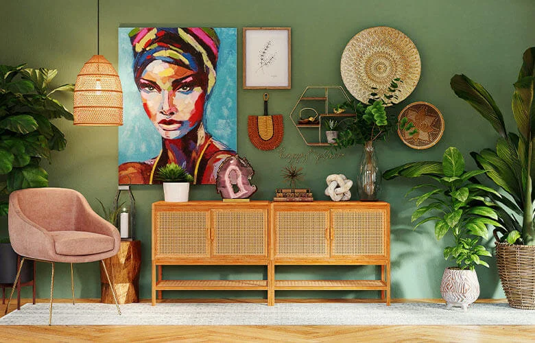 Decoração de sala com arte e plantas verdes