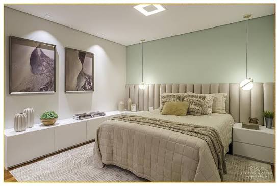 Quarto moderno com cama e decoração sofisticada